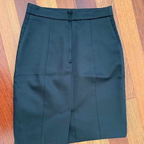 H&M Black skirt with horizontal folds - Picture 2 of 3